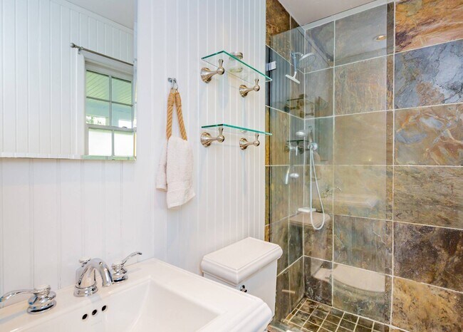 Building Photo - 2 Tims Trail