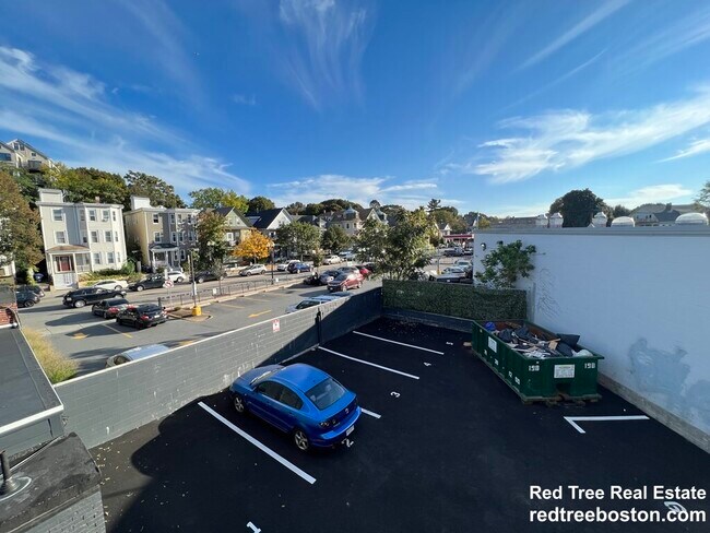 Building Photo - 10 Perkins St