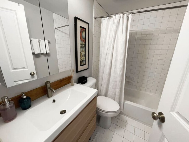 Building Photo - 1470 Goetz Alley