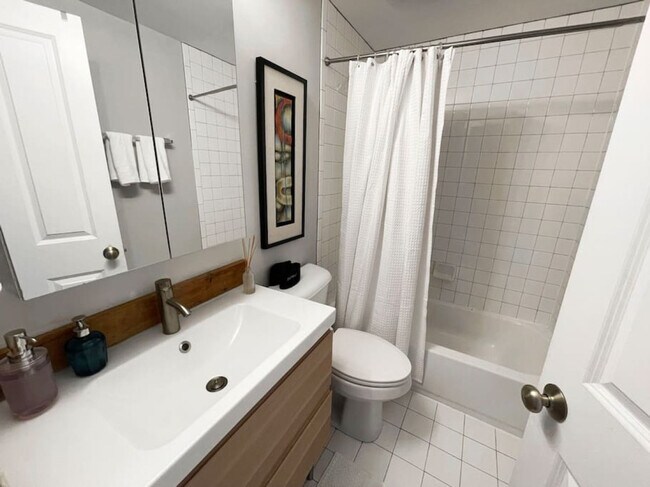 Building Photo - 1470 Goetz Alley