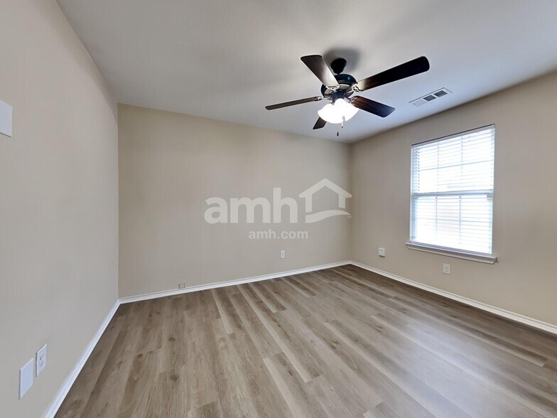 Building Photo - 587 Lentisco Dr