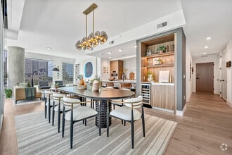 Building Photo - 2811 Maple