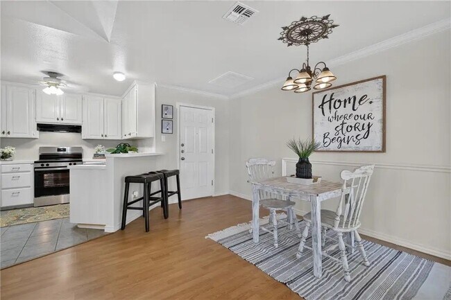 Building Photo - 4022 Wood River Dr