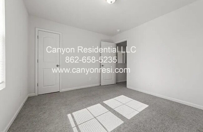 Building Photo - 213 Pleasant Willow Pl