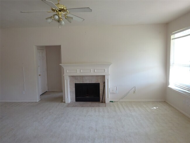 Building Photo - 515 Plantain Ln