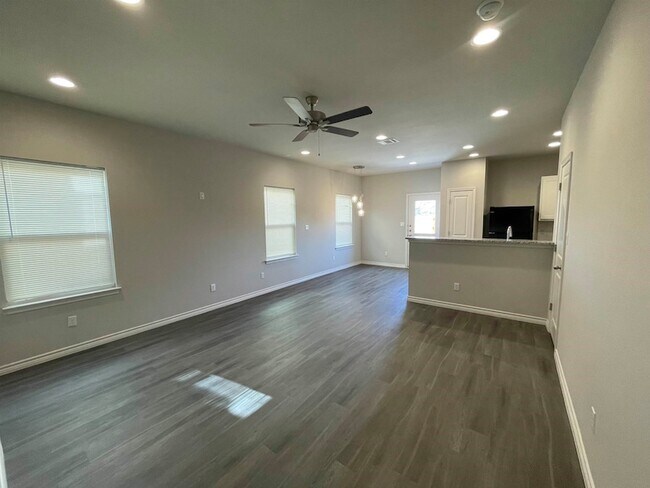 Building Photo - 107 Peruna Dr