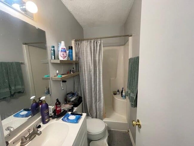 Building Photo - 907 W Chatham St