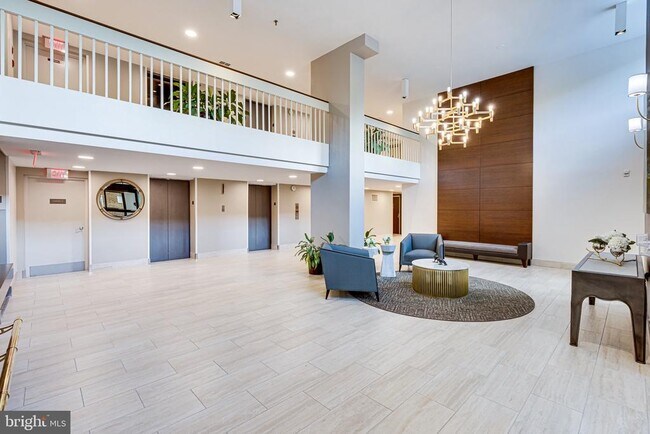 Building Photo - 2300 Pimmit Dr