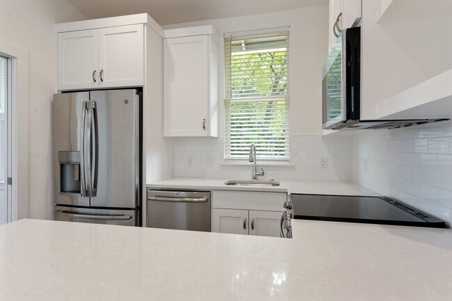 Building Photo - 4416 Rosedale Ave