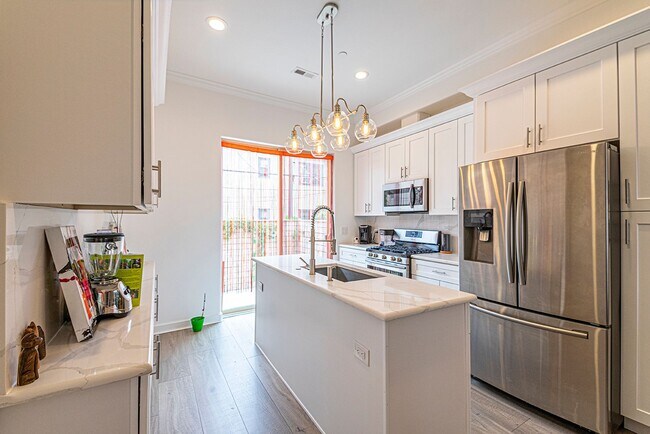 Building Photo - Four Bed Point Breeze Home