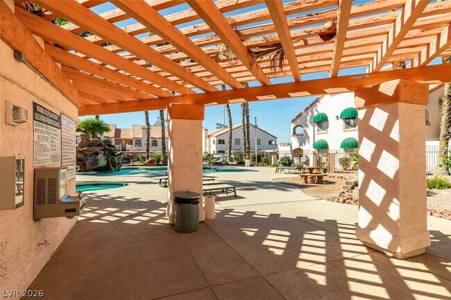 Building Photo - 7570 W Flamingo Rd
