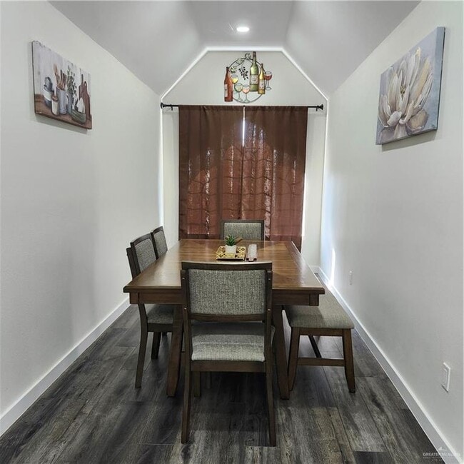 Building Photo - 2914 Chateau St