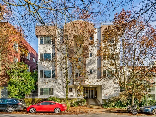 Building Photo - 1 Bedroom Apartment Next To Cal Anderson Park! *Utilities and Garage Parking Included!*