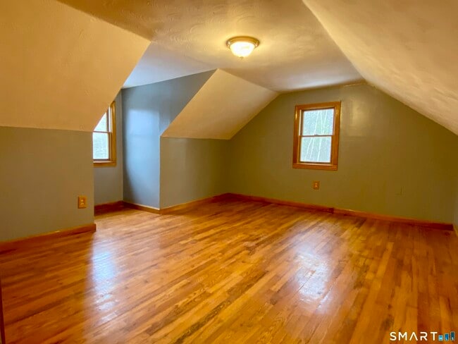 Building Photo - 8 S Rd