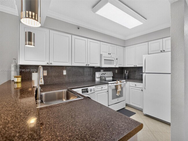 Building Photo - 2501 S Ocean Dr
