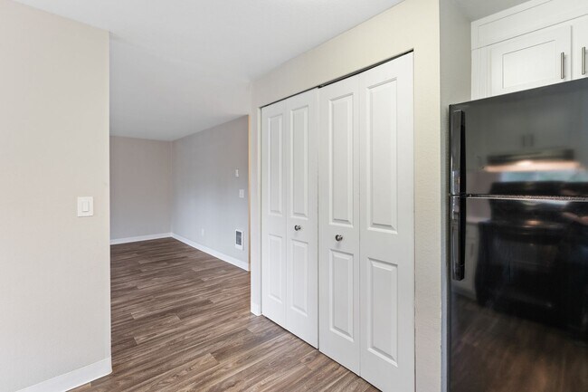 Building Photo - Large Two Bedroom Two Bath With Forest View! One Month Free!