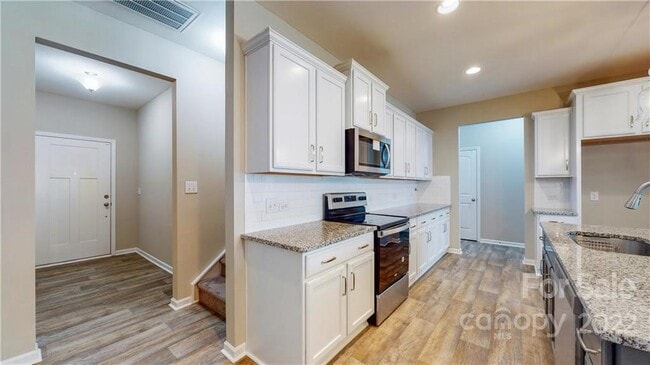 Building Photo - 8550 River Ridge Dr