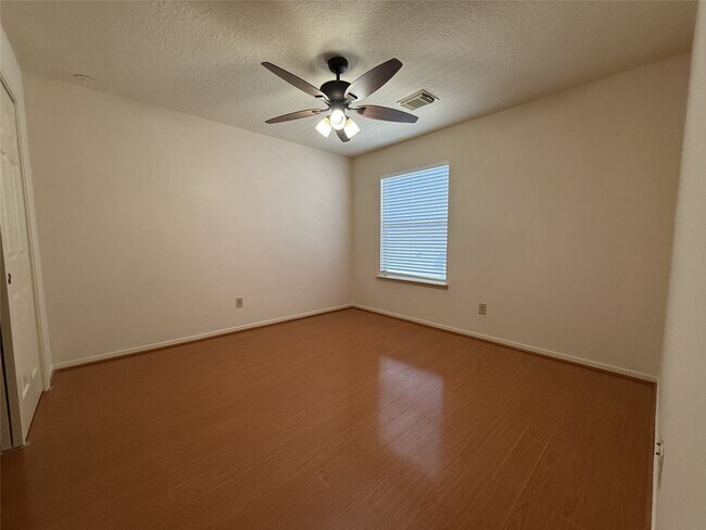 Building Photo - 5718 Walkabout Way