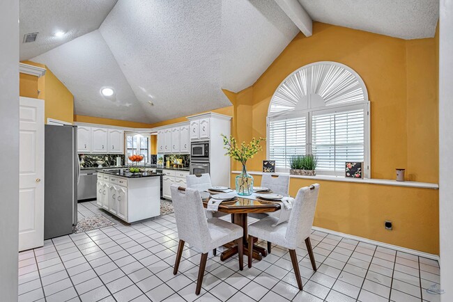 Building Photo - 6415 San Mateo Ln