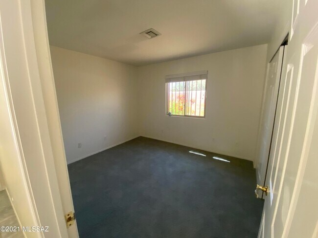 Building Photo - 3911 N Vine Tree Pl