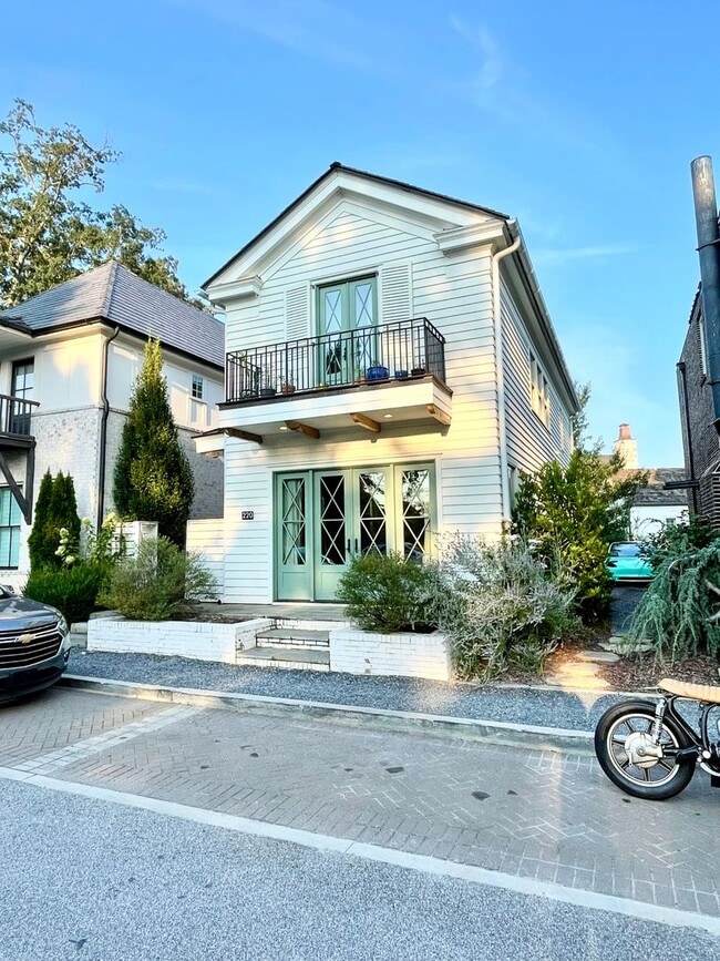 Building Photo - 3bed/3.5Bath LakeFront Home in Trilith