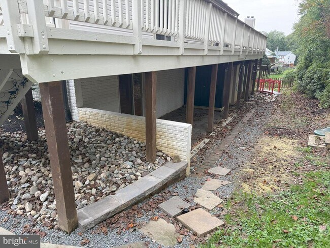 Building Photo - 10909 Clara Barton Ct