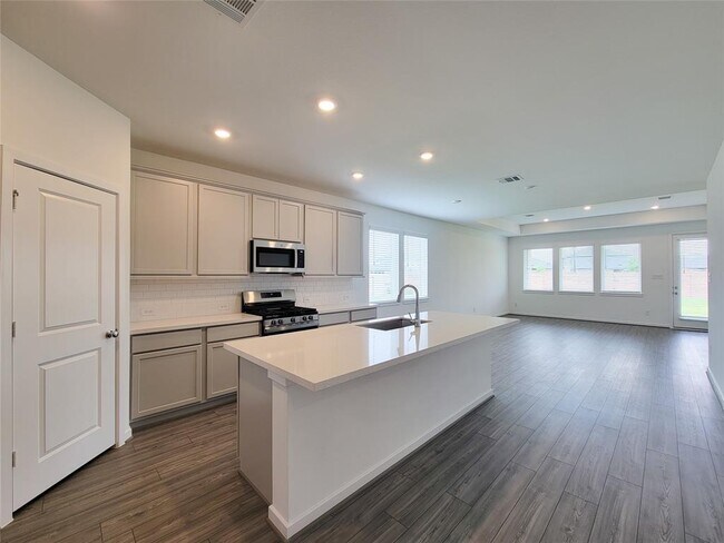 Building Photo - 21627 Royal Jett Dr