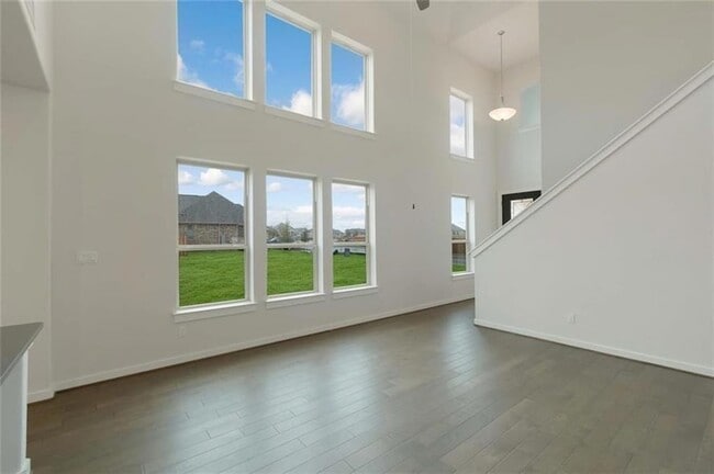 Building Photo - 205 Rosebush Dr