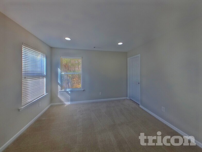 Building Photo - 42 Brookview Dr