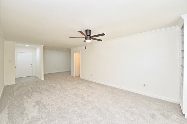 Building Photo - 2600 Bellefontaine