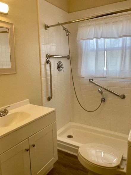 Building Photo - 703 W Ollie St