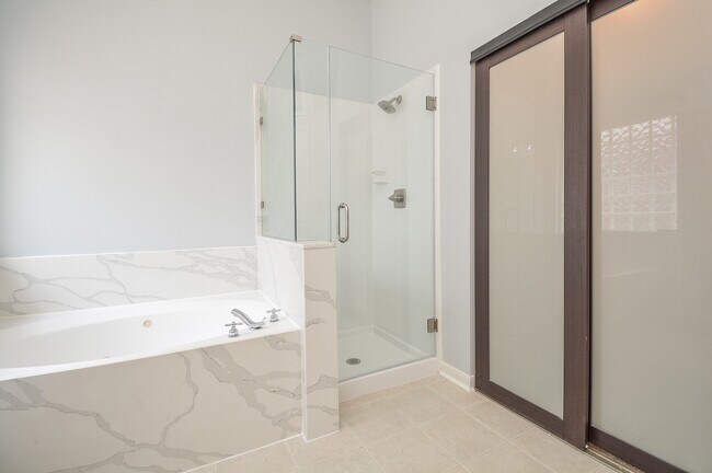 Building Photo - 4006 Dell Ln