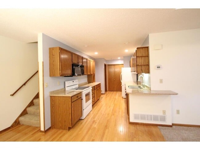Building Photo - 207 Primrose Ct