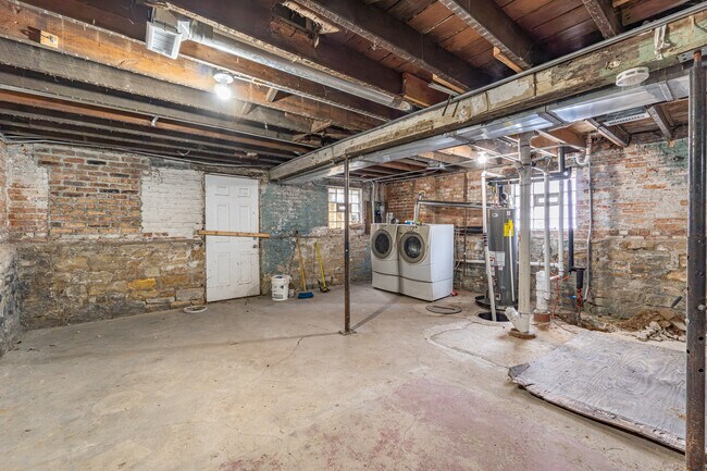 Building Photo - 7144 S Wentworth Ave
