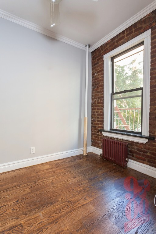 Building Photo - 416 E 13th St