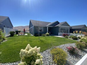 Building Photo - 3 Bedroom, 2 Bath with Spectacular Views o...