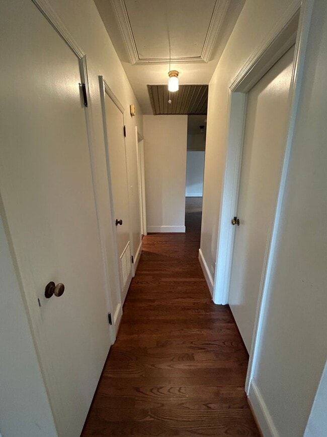 Building Photo - Charming 3/2 House in College Heights- $2,095