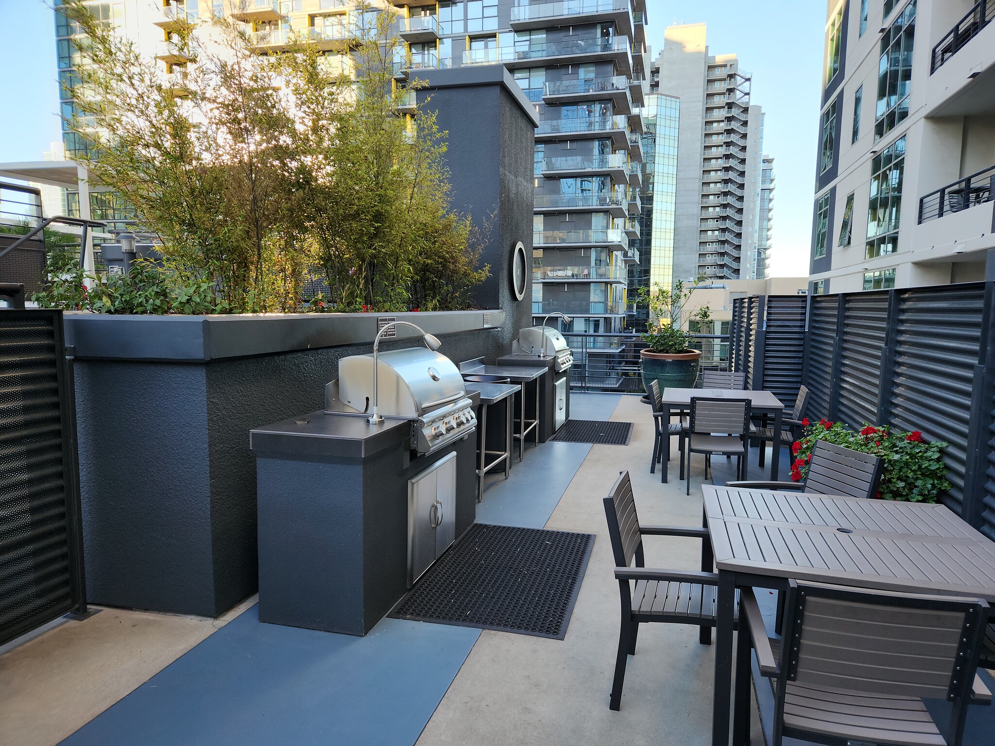 Building Photo - 425 W Beech St