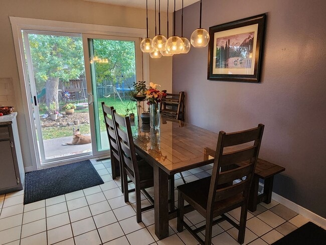 Building Photo - Updated 3 Bedroom (4th non-conforming), 23...