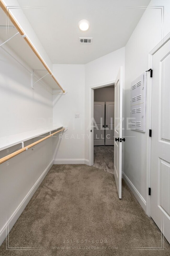 Building Photo - Stunning 3/2 in Foley Gated Community