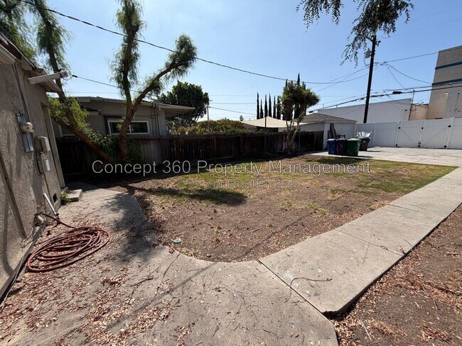 Building Photo - 1214 Cartagena St