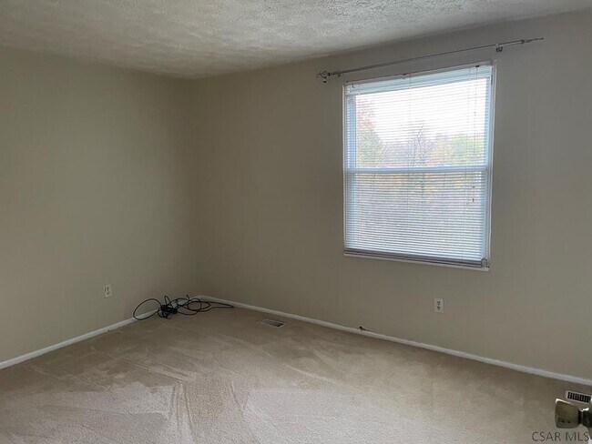 Building Photo - 433 Devon Dr