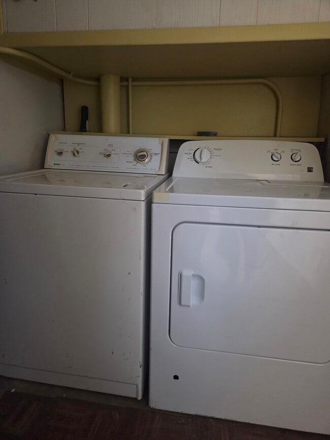 Washer/Dryer in House - 3824 N Dayton Ave