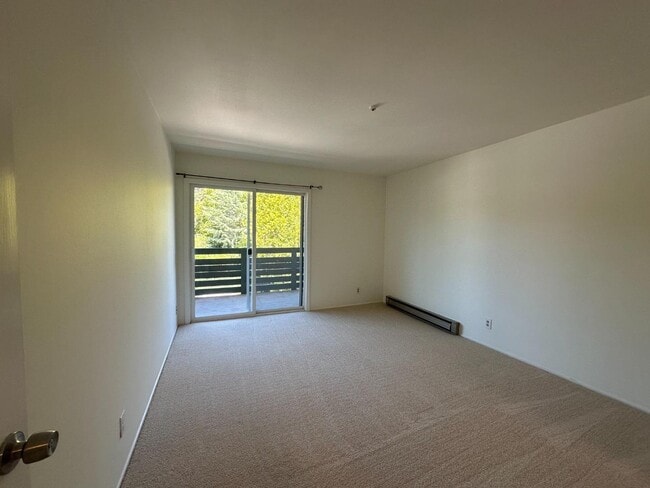 Building Photo - 4004 Farm Hill Blvd