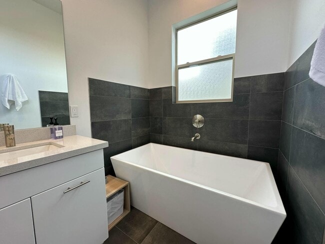Building Photo - 54620 Avenida Juarez