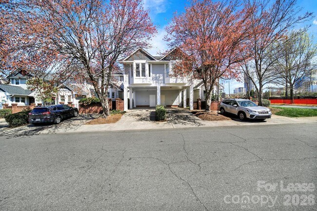 Building Photo - 804 Greenleaf Ave