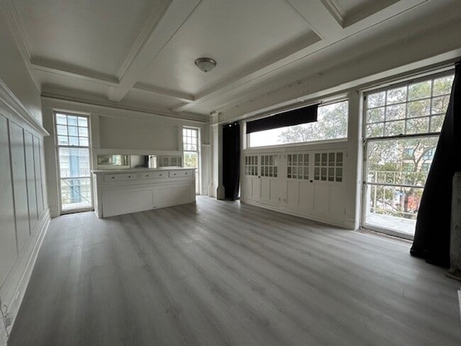 Building Photo - Spacious Remodeled 1 Bedroom conveniently located in downtown Berkeley