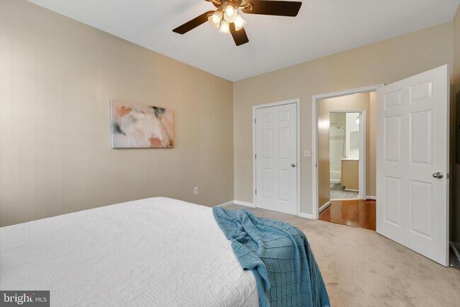 Building Photo - 2465 Army Navy Dr