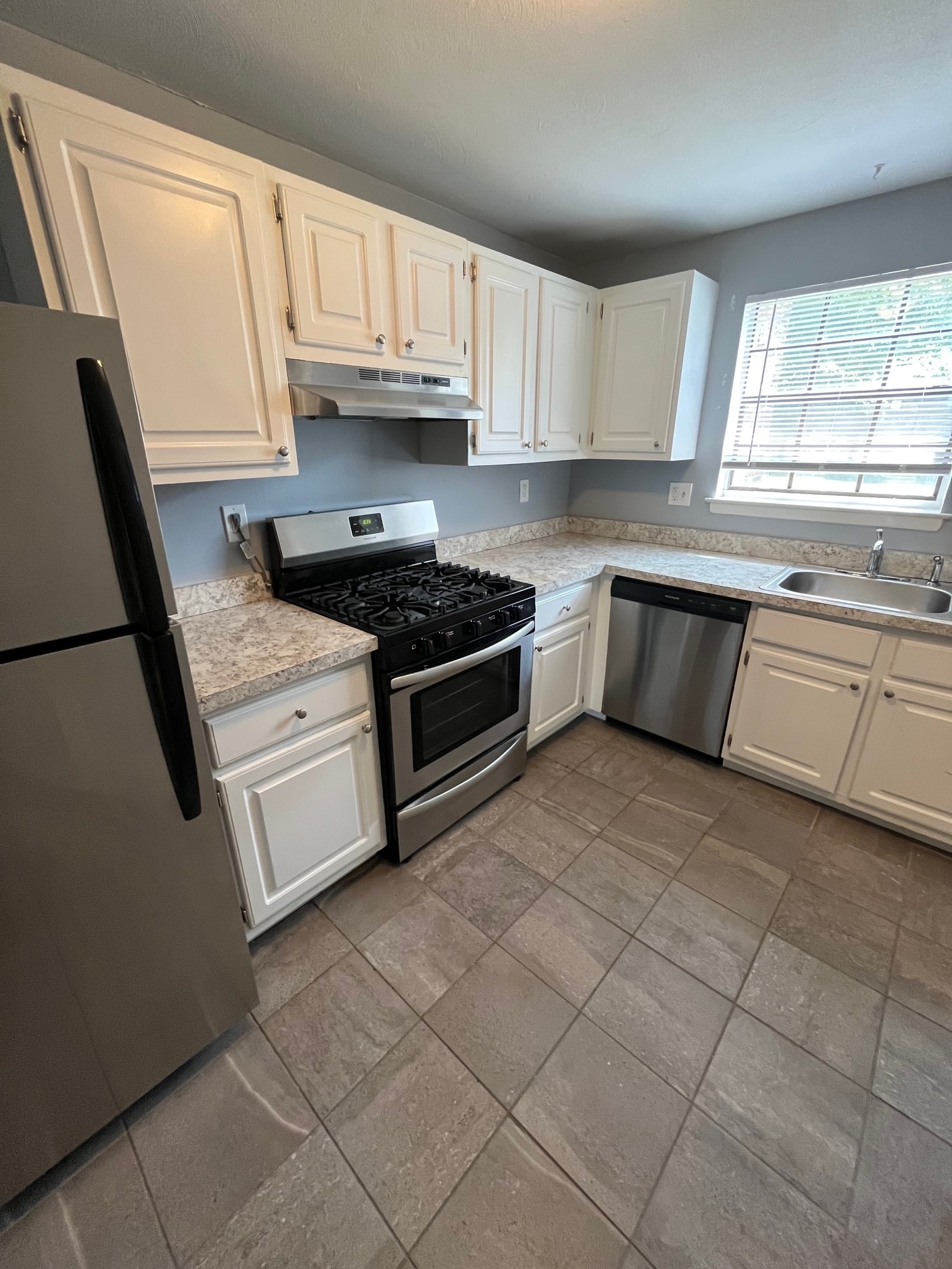 Building Photo - 122 Sycamore Ln