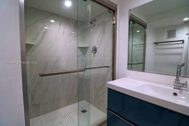 Building Photo - 16500 Golf Club Rd